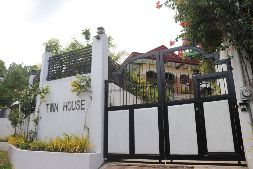 Twin House Villa Coron Exterior photo